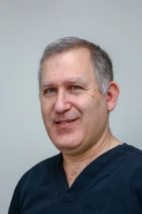 דר יונתן לוין